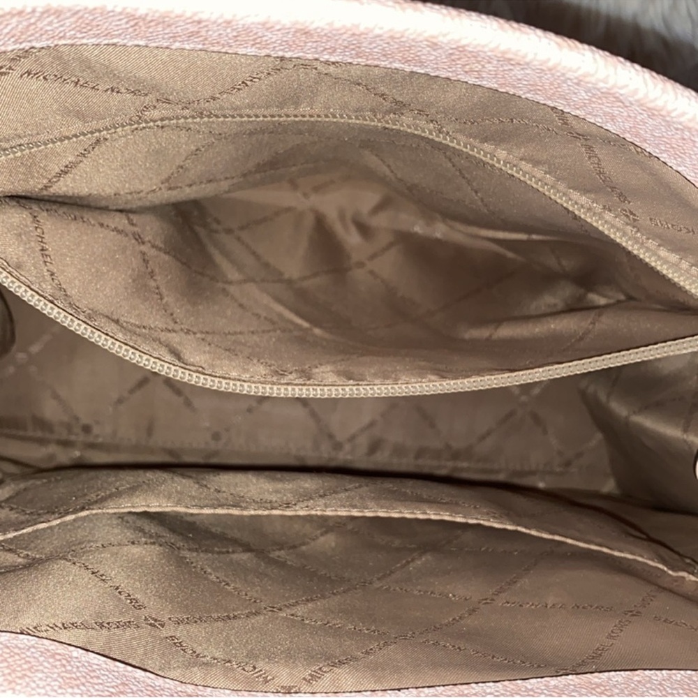 MICHEAL KORS MONOGRAM TOTE - Picture 10 of 12